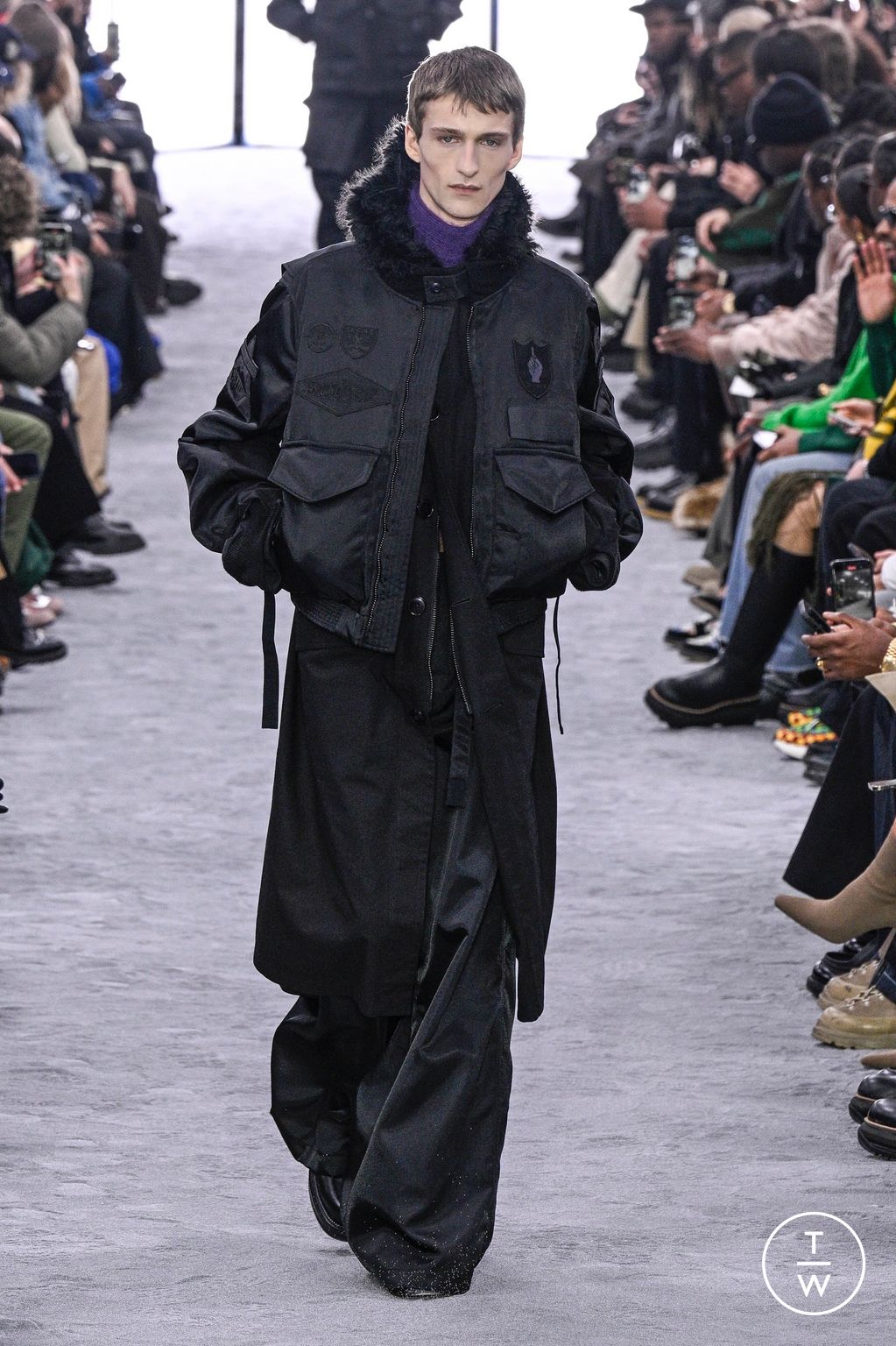 Fashion Week Paris Fall/Winter 2024 look 1 from the Sacai collection menswear