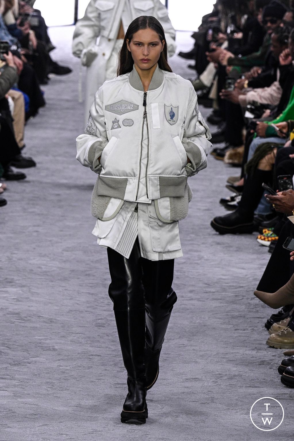 Fashion Week Paris Fall/Winter 2024 look 4 from the Sacai collection 男装