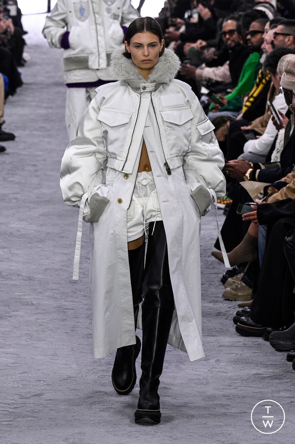 Fashion Week Paris Fall/Winter 2024 look 5 de la collection Sacai menswear