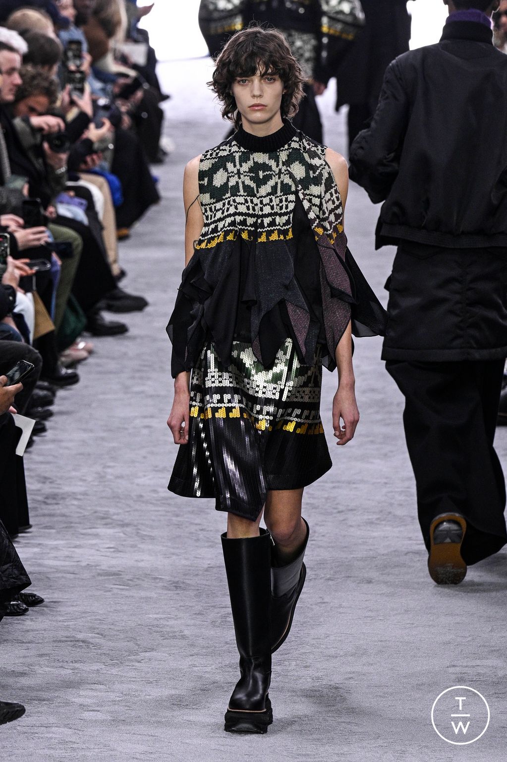 Fashion Week Paris Fall/Winter 2024 look 10 de la collection Sacai menswear