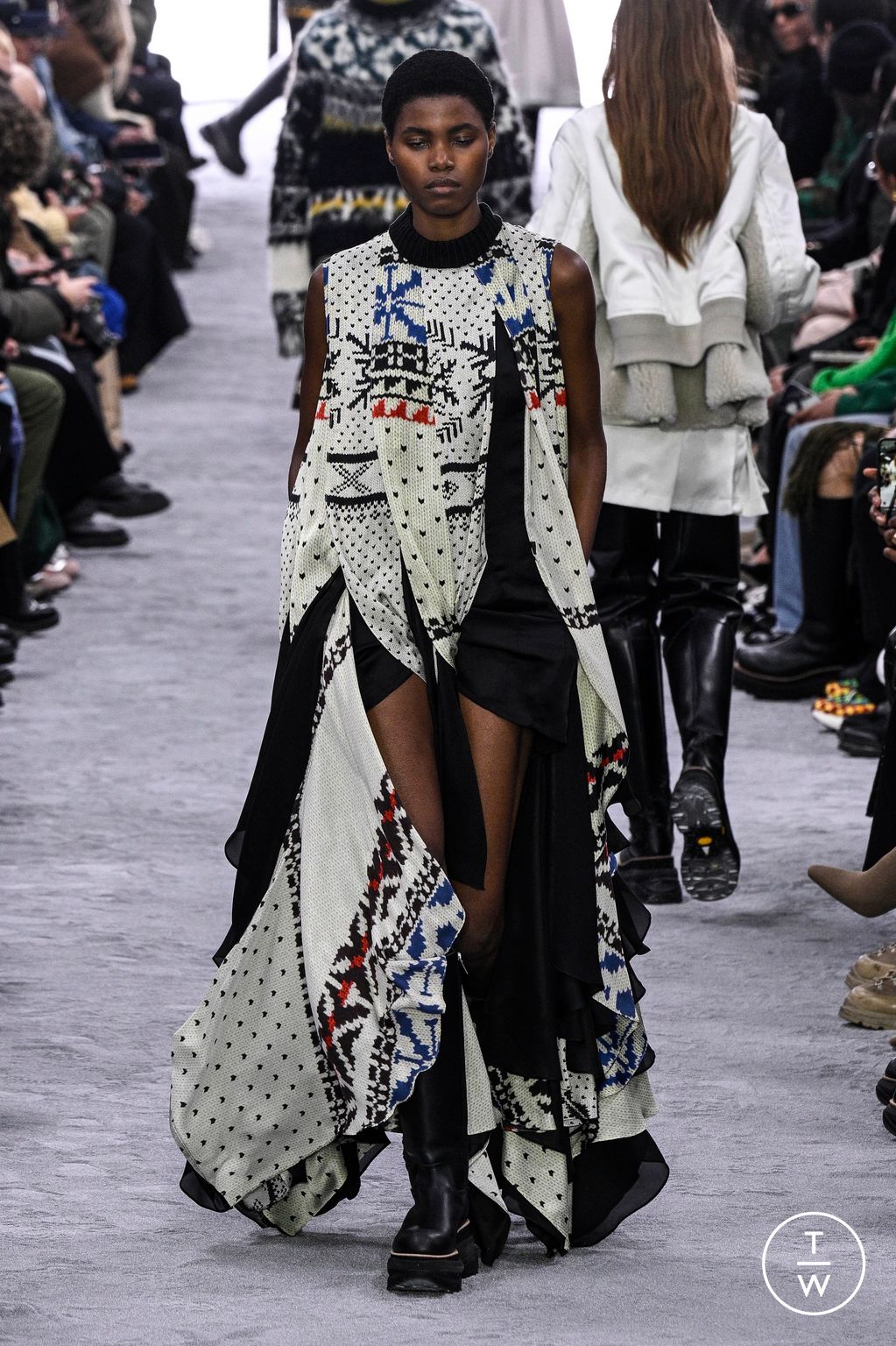 Fashion Week Paris Fall/Winter 2024 look 13 de la collection Sacai menswear