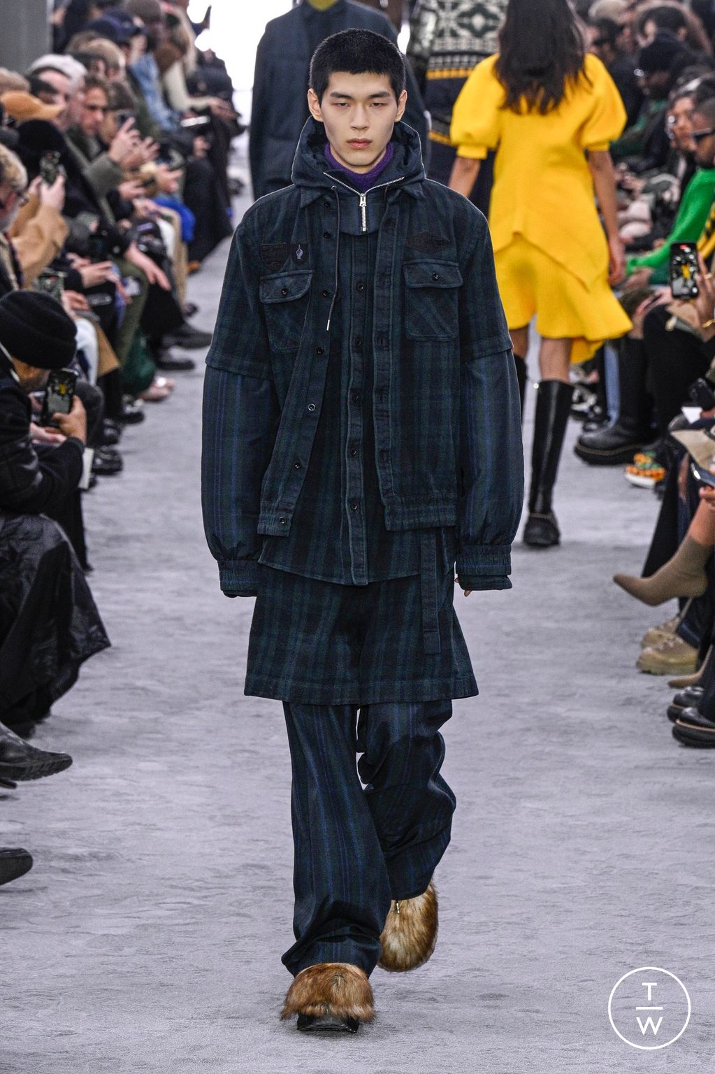 Fashion Week Paris Fall/Winter 2024 look 25 from the Sacai collection 男装