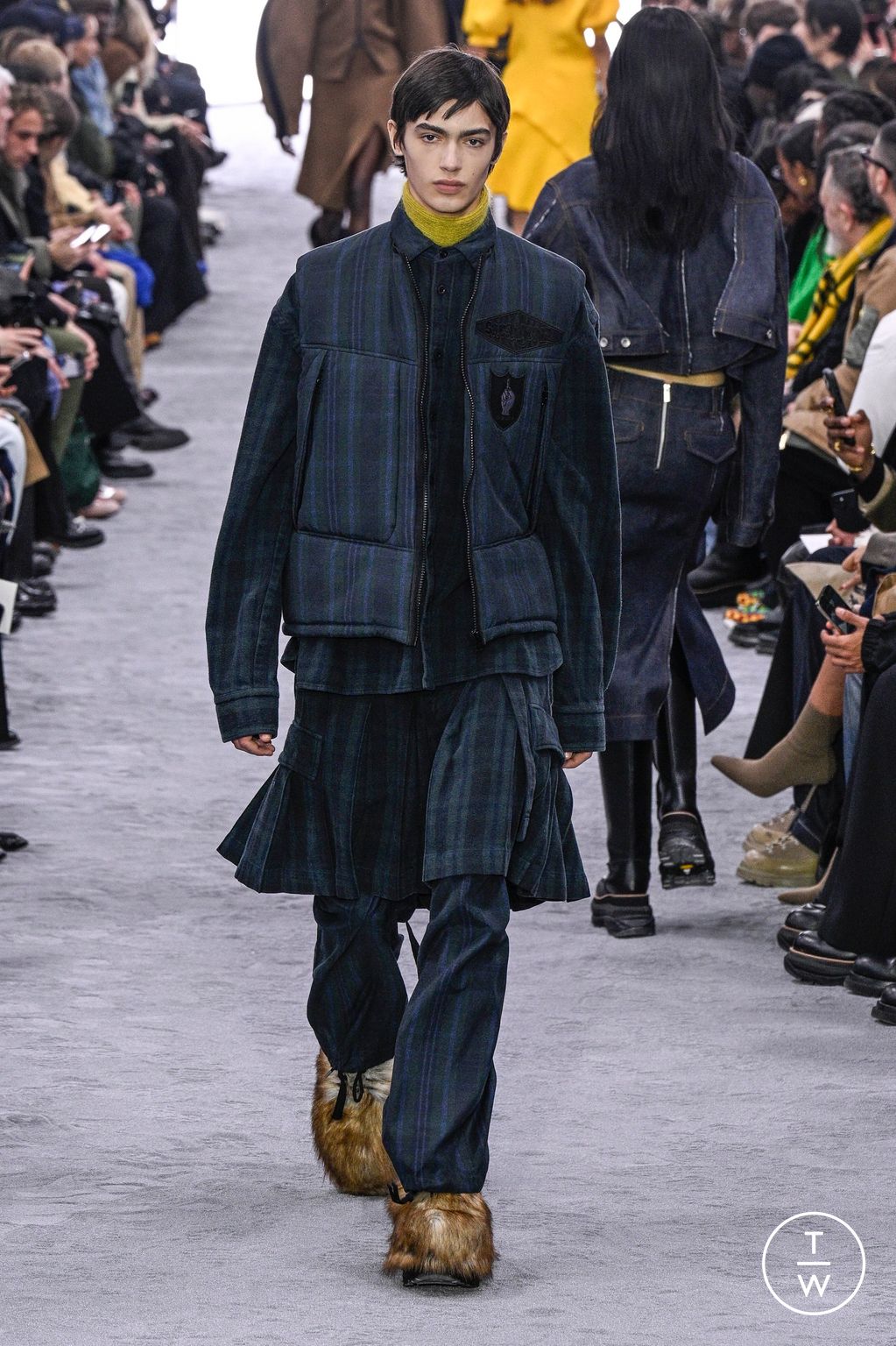 Fashion Week Paris Fall/Winter 2024 look 26 from the Sacai collection menswear
