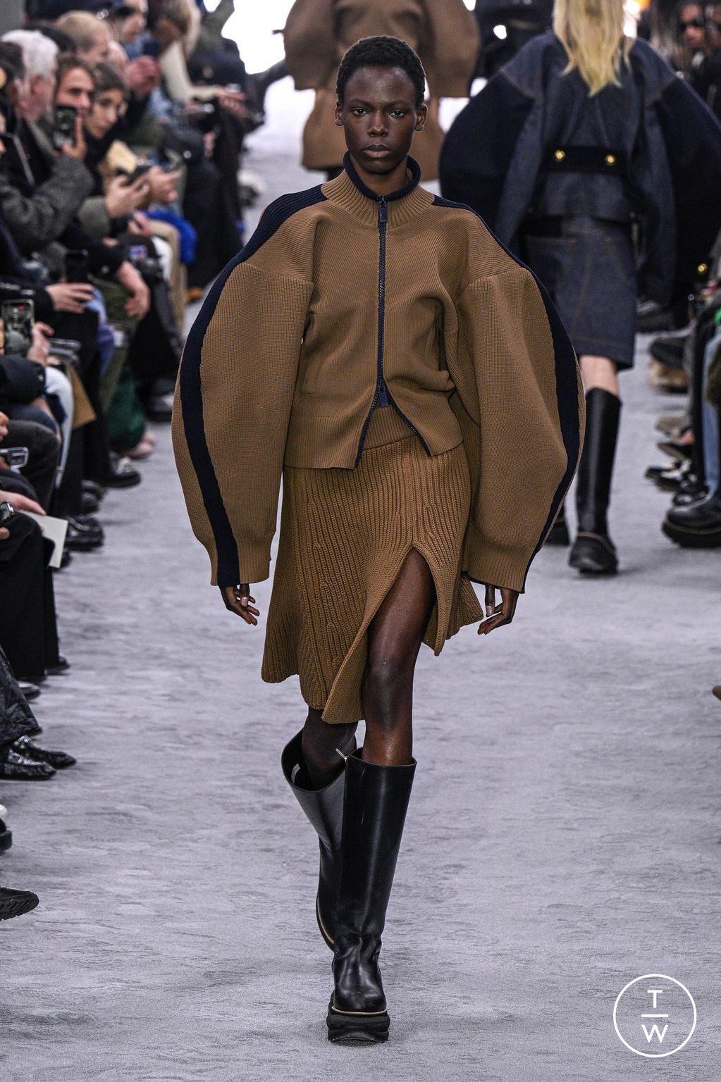 Fashion Week Paris Fall/Winter 2024 look 27 from the Sacai collection 男装