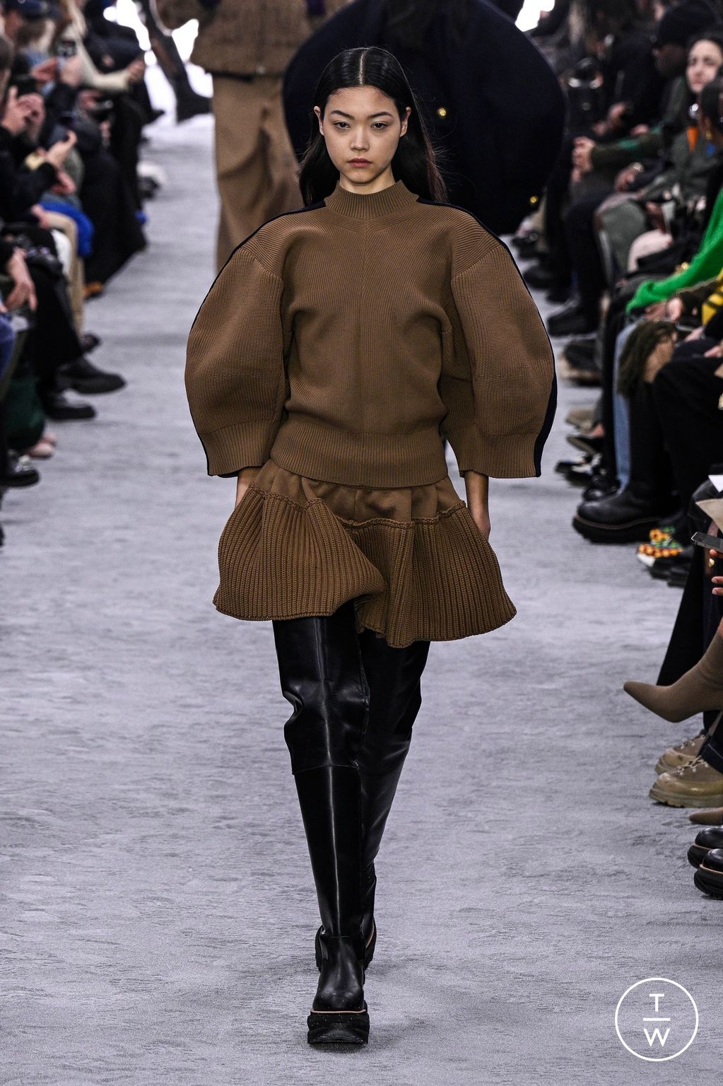 Fashion Week Paris Fall/Winter 2024 look 28 from the Sacai collection 男装