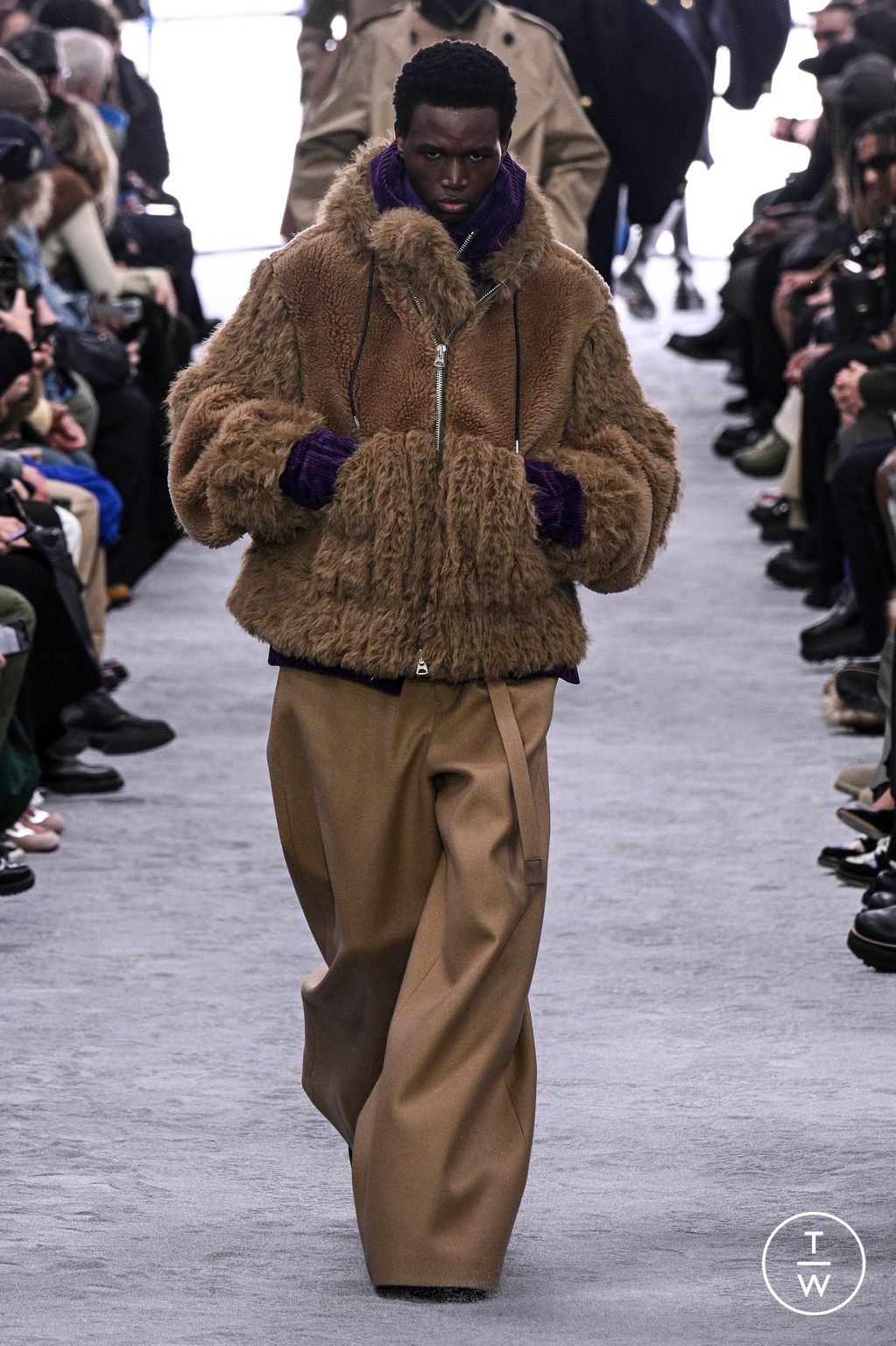 Fashion Week Paris Fall/Winter 2024 look 29 de la collection Sacai menswear
