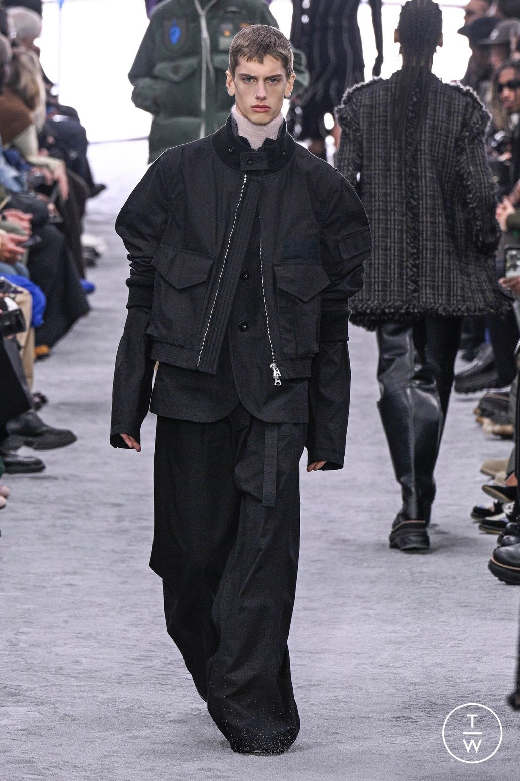 Fashion Week Paris Fall/Winter 2024 look 33 from the Sacai collection menswear