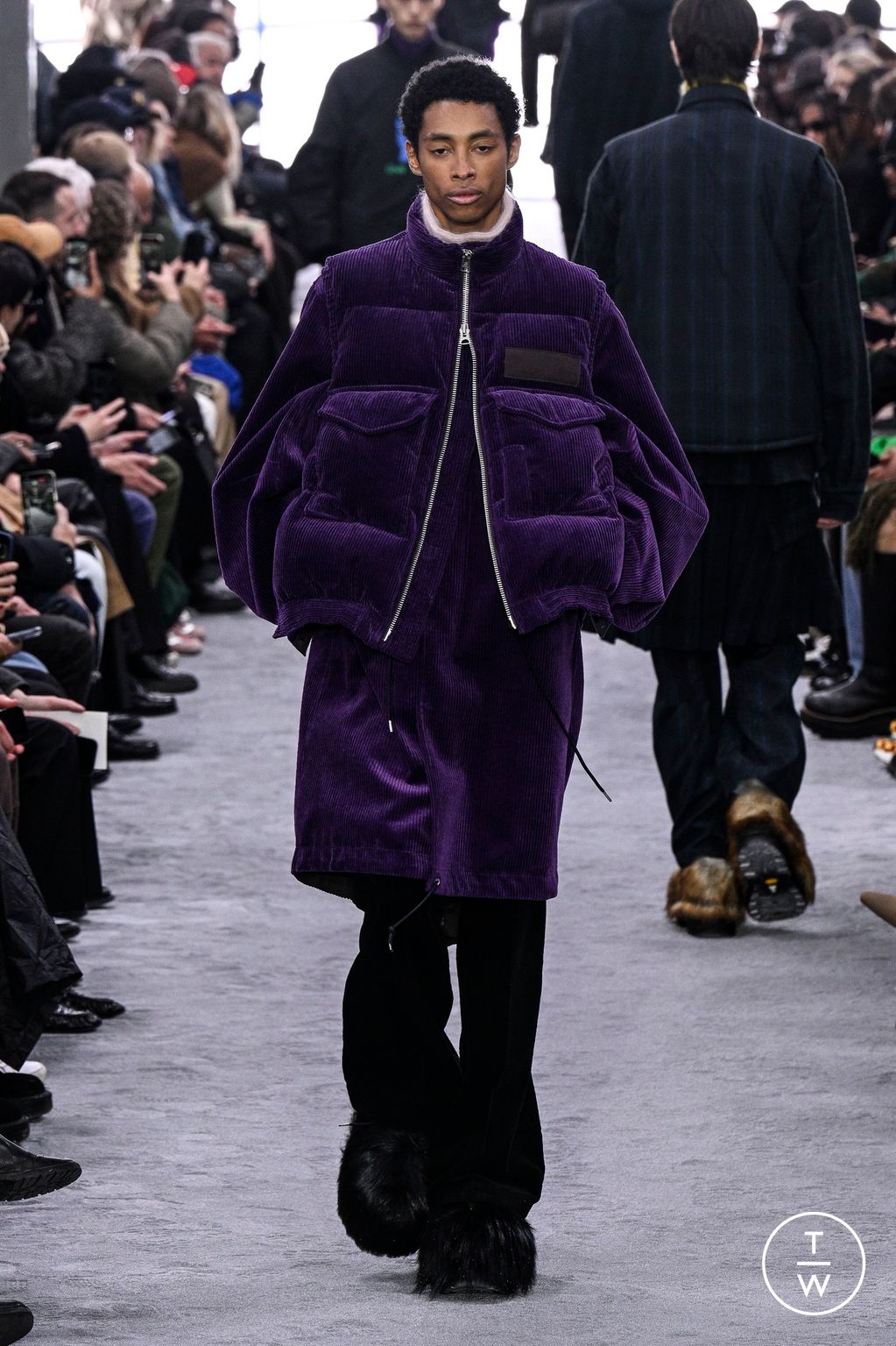 Fashion Week Paris Fall/Winter 2024 look 35 de la collection Sacai menswear