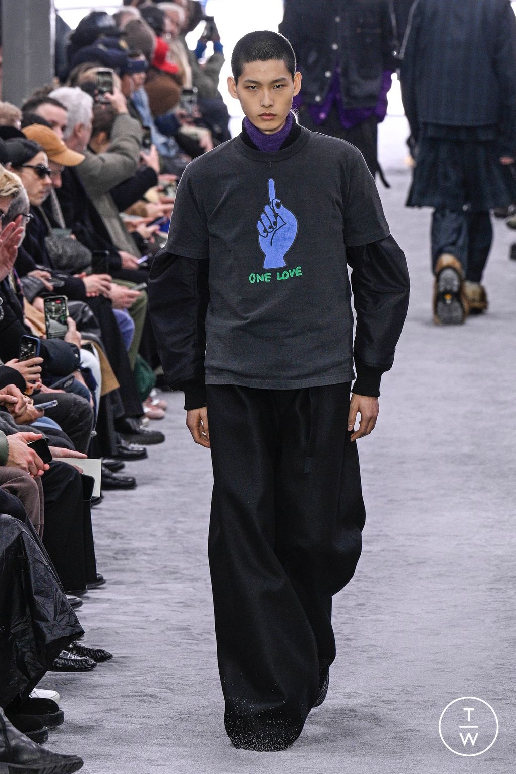Fashion Week Paris Fall/Winter 2024 look 36 from the Sacai collection menswear