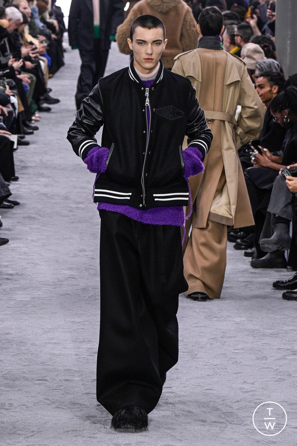 Fashion Week Paris Fall/Winter 2024 look 39 from the Sacai collection 男装