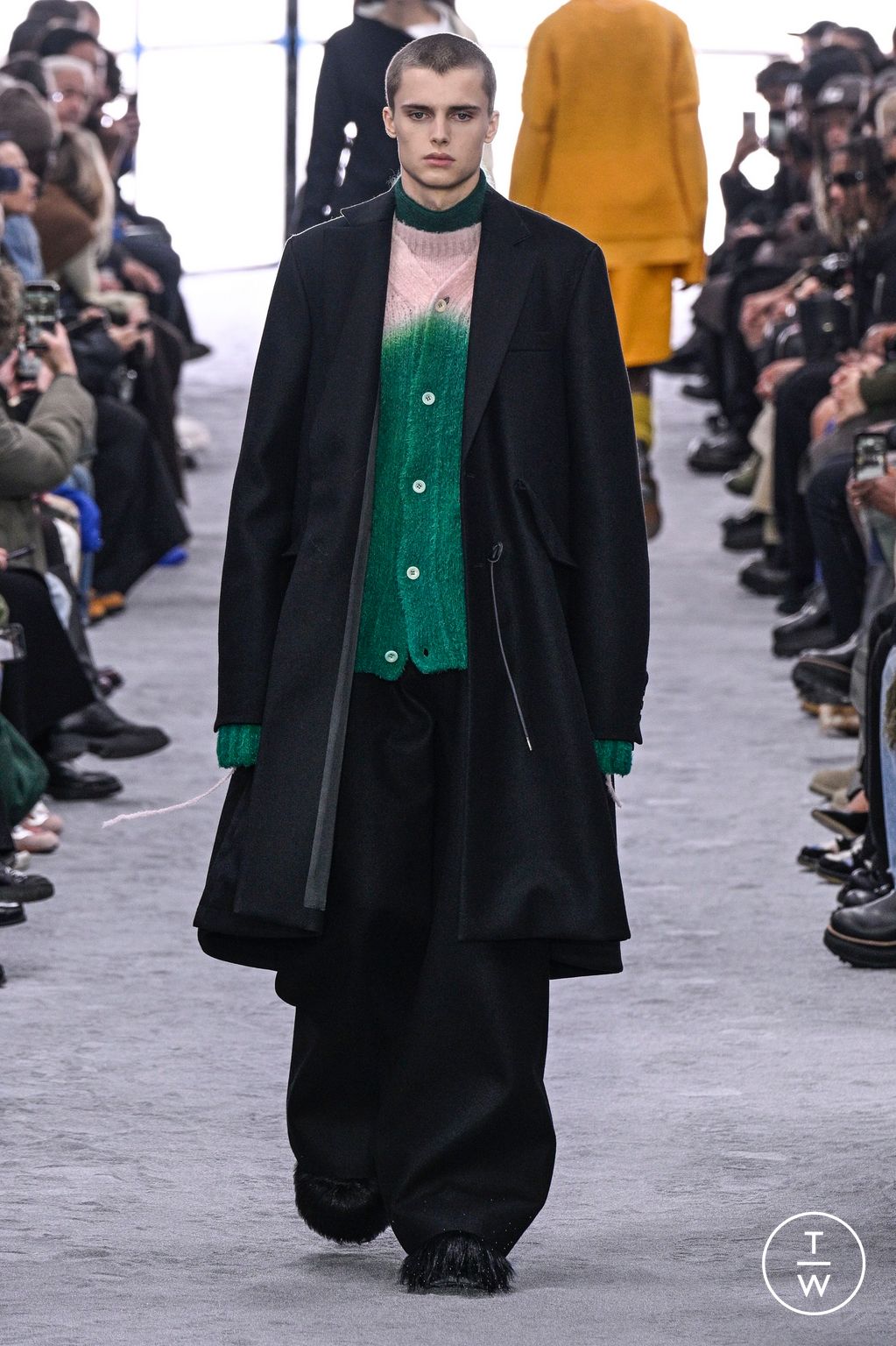 Fashion Week Paris Fall/Winter 2024 look 42 from the Sacai collection 男装