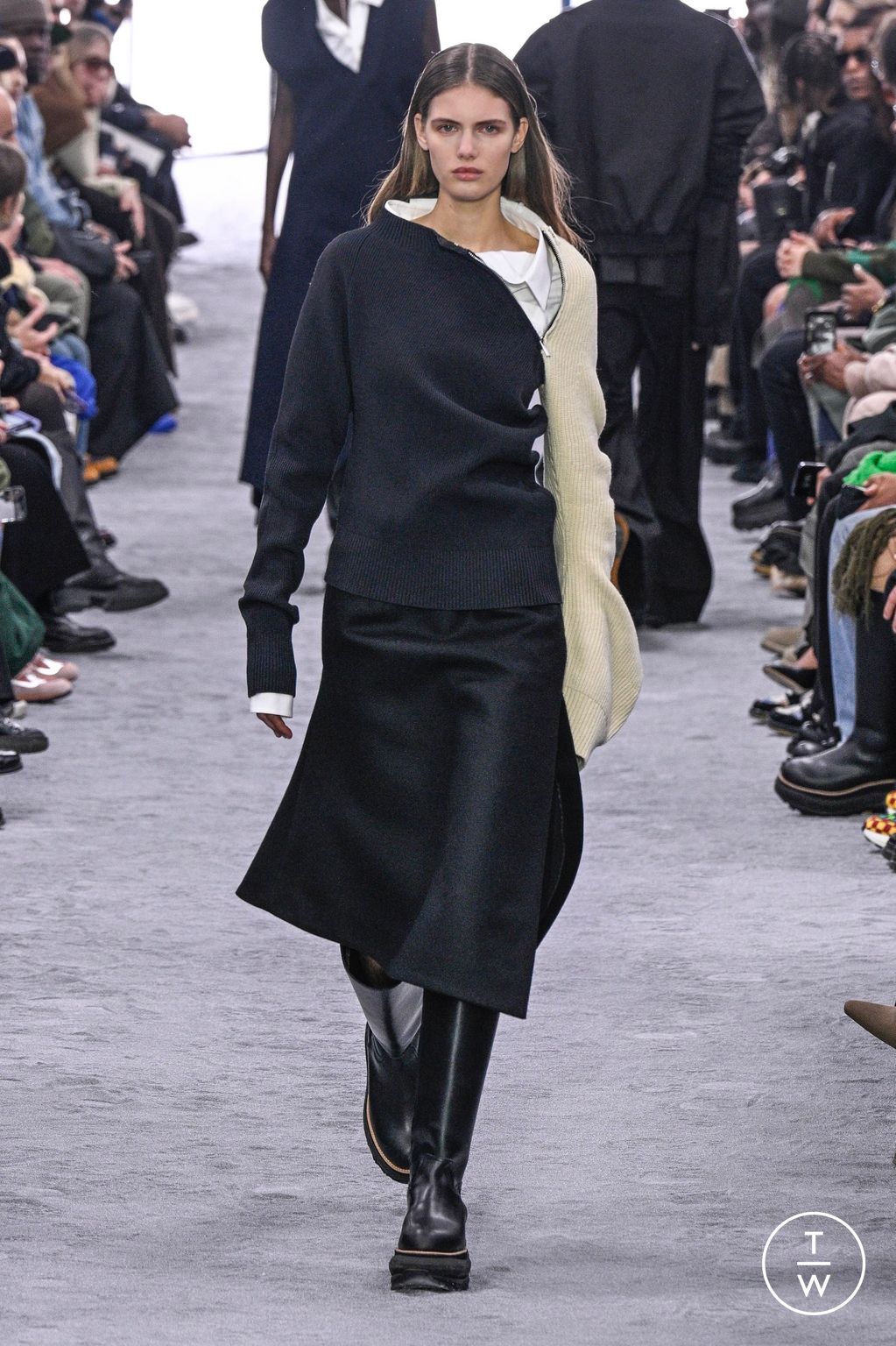 Fashion Week Paris Fall/Winter 2024 look 43 from the Sacai collection 男装