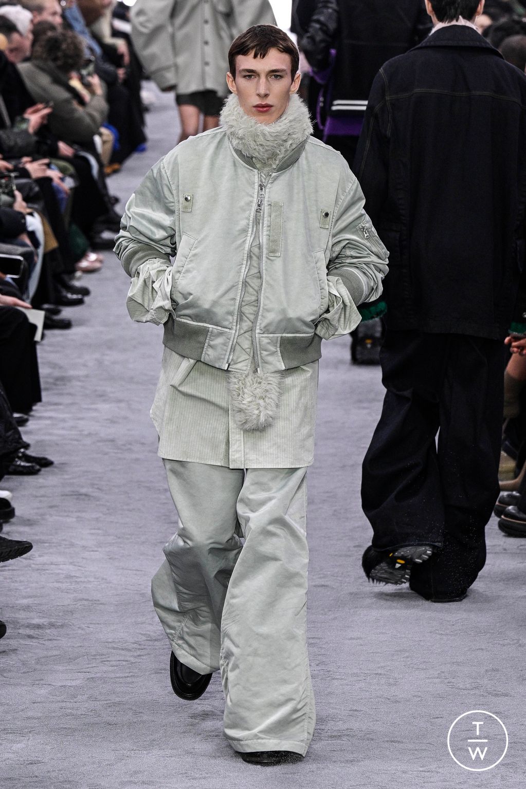 Fashion Week Paris Fall/Winter 2024 look 48 from the Sacai collection 男装