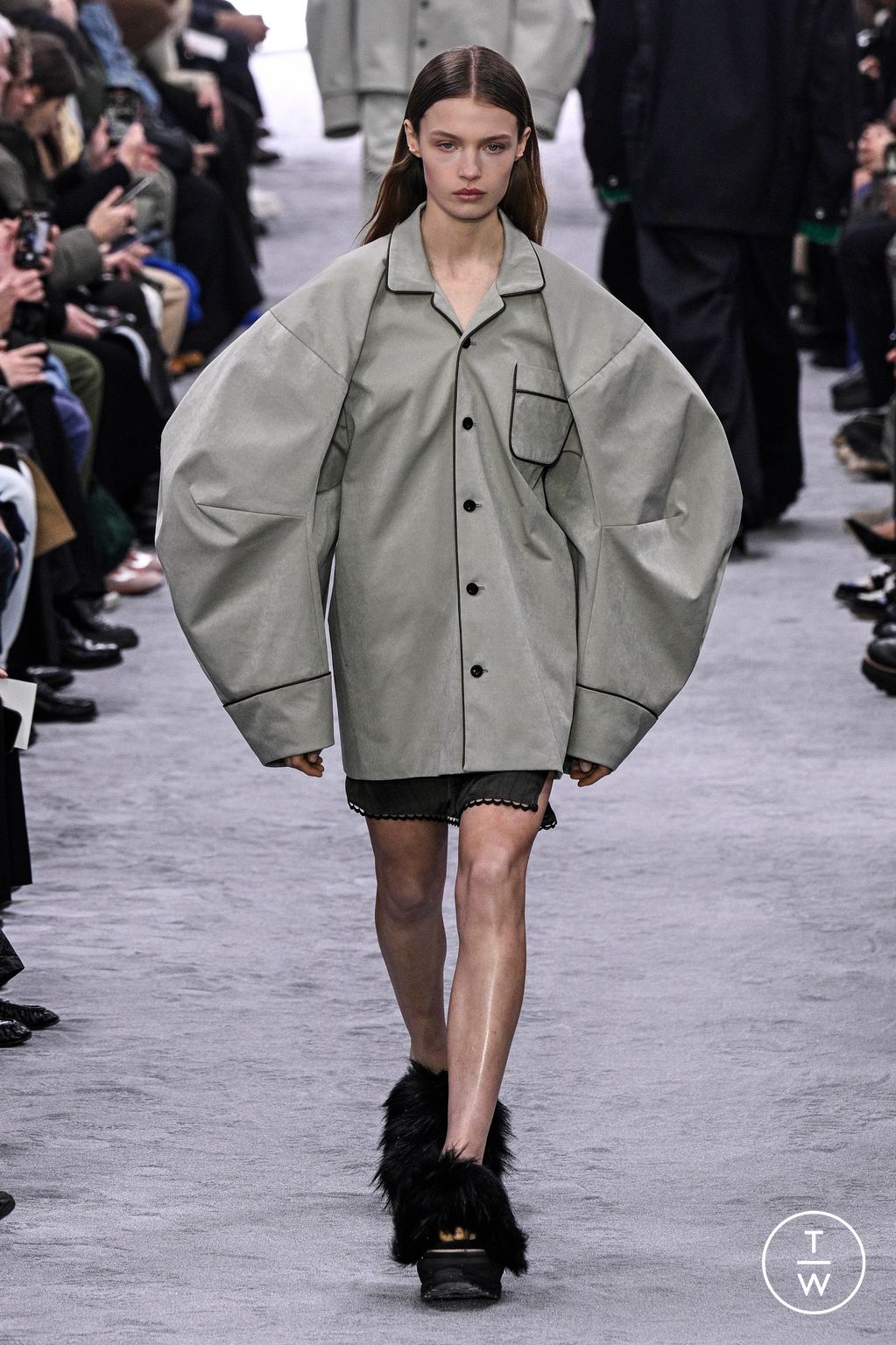Fashion Week Paris Fall/Winter 2024 look 49 de la collection Sacai menswear