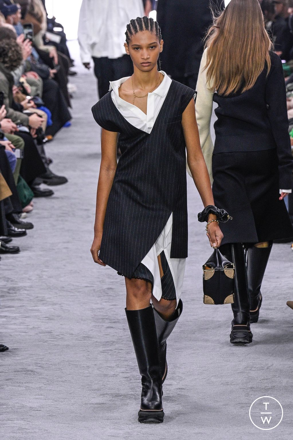 Fashion Week Paris Fall/Winter 2024 look 53 de la collection Sacai menswear