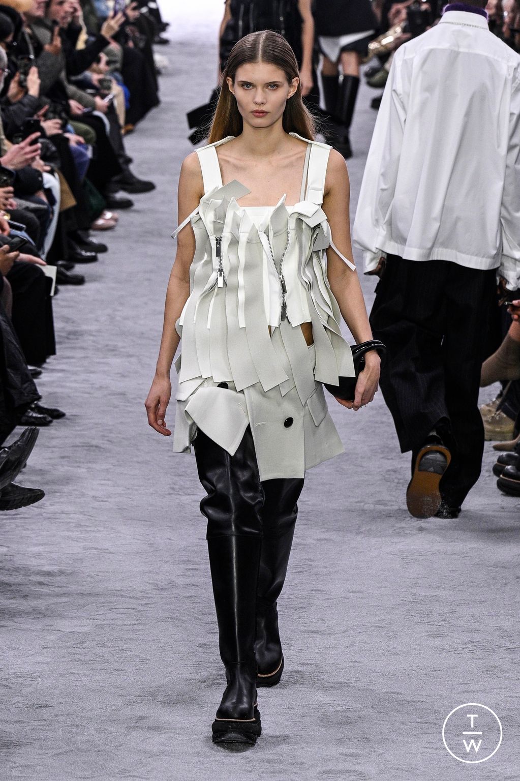 Fashion Week Paris Fall/Winter 2024 look 63 de la collection Sacai menswear