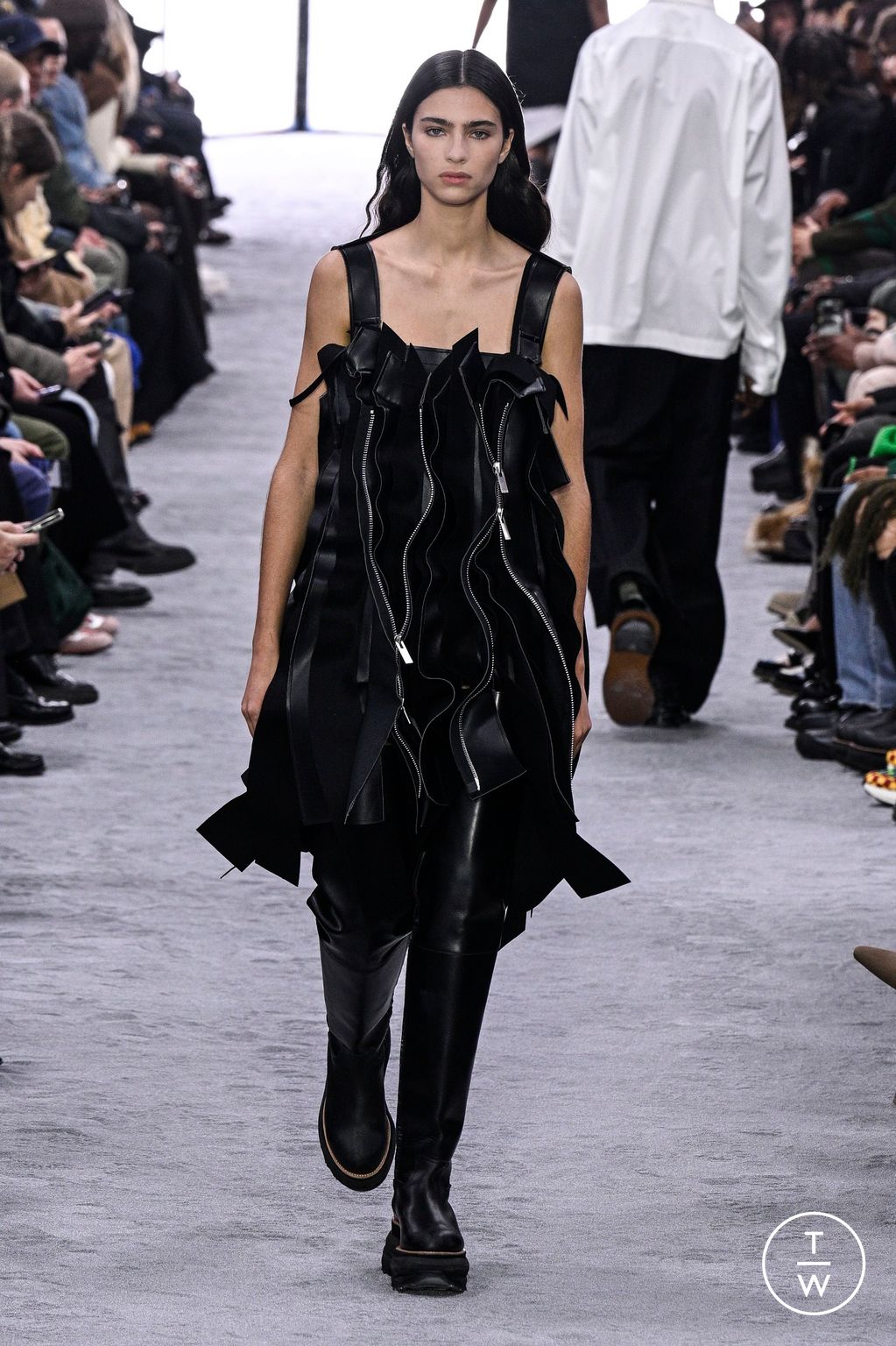 Fashion Week Paris Fall/Winter 2024 look 64 de la collection Sacai menswear