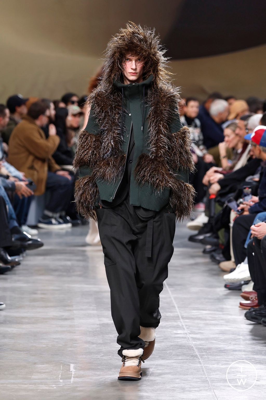 Fashion Week Paris Fall/Winter 2025 look 2 from the Sacai collection menswear