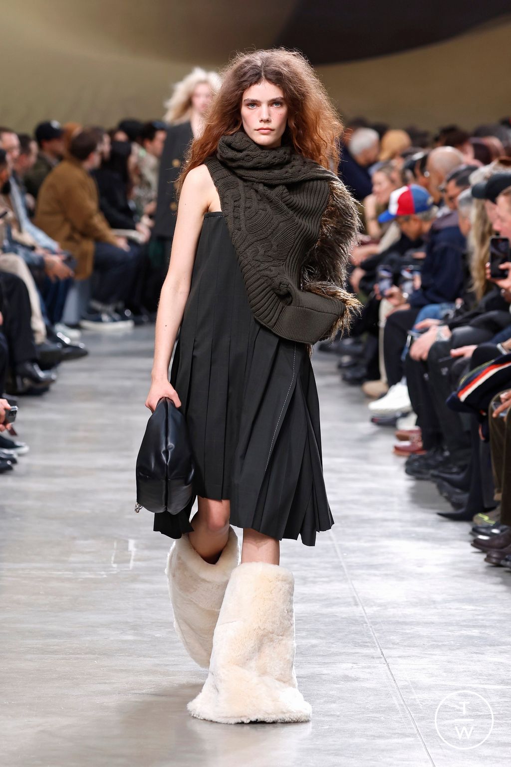 Fashion Week Paris Fall/Winter 2025 look 3 from the Sacai collection menswear