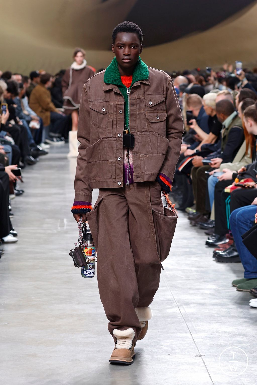 Fashion Week Paris Fall/Winter 2025 look 20 from the Sacai collection menswear