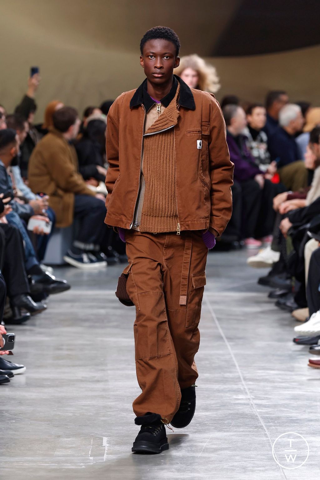 Fashion Week Paris Fall/Winter 2025 look 28 from the Sacai collection menswear