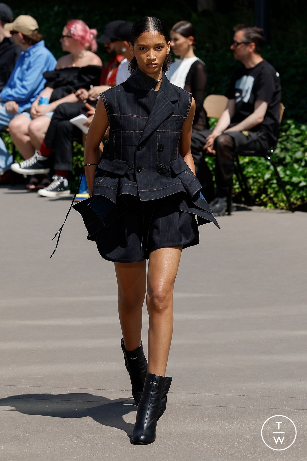 Fashion Week Paris Spring/Summer 2024 look 2 from the Sacai collection 男装