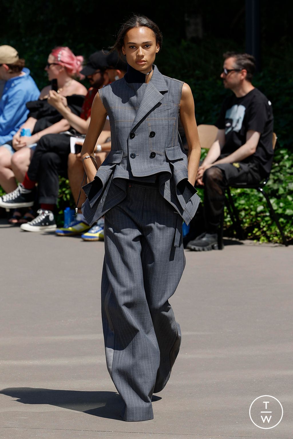 Fashion Week Paris Spring/Summer 2024 look 8 from the Sacai collection 男装