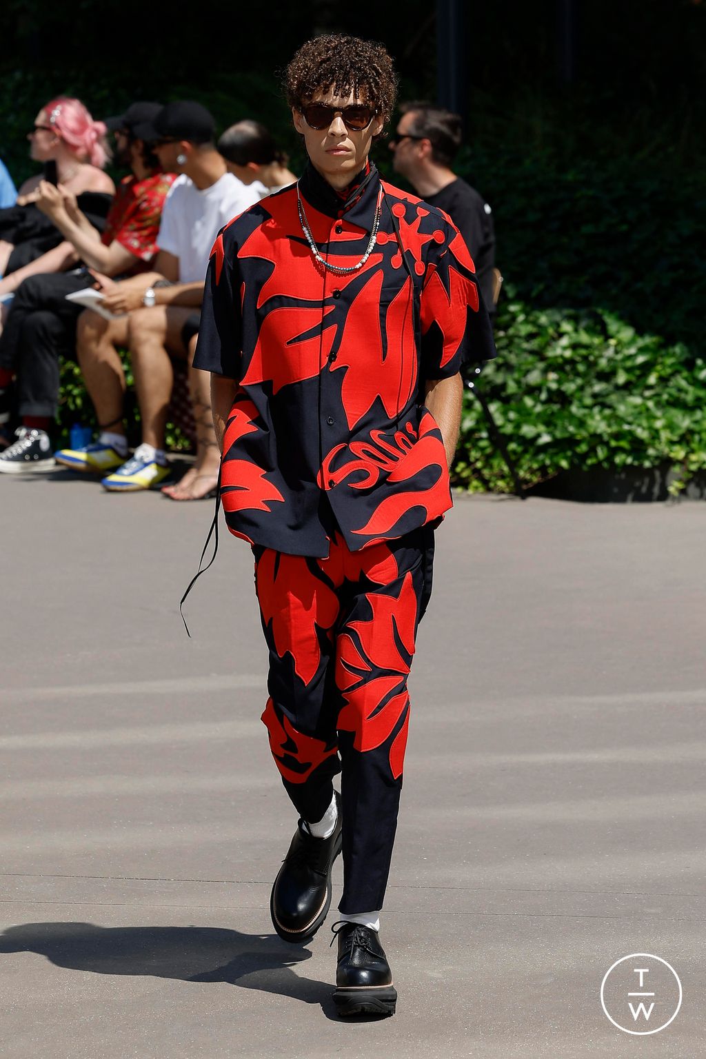 Fashion Week Paris Spring/Summer 2024 look 13 de la collection Sacai menswear