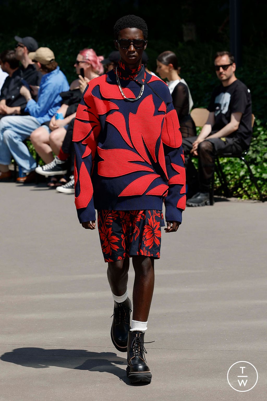 Fashion Week Paris Spring/Summer 2024 look 16 from the Sacai collection 男装