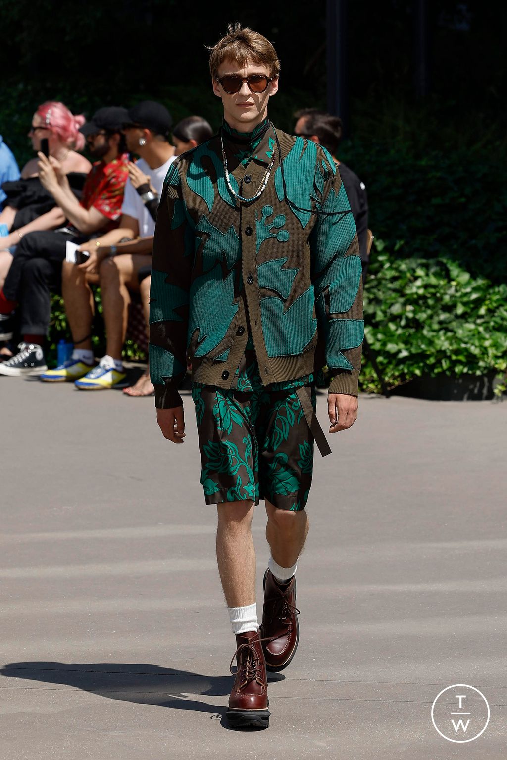 Fashion Week Paris Spring/Summer 2024 look 17 from the Sacai collection menswear