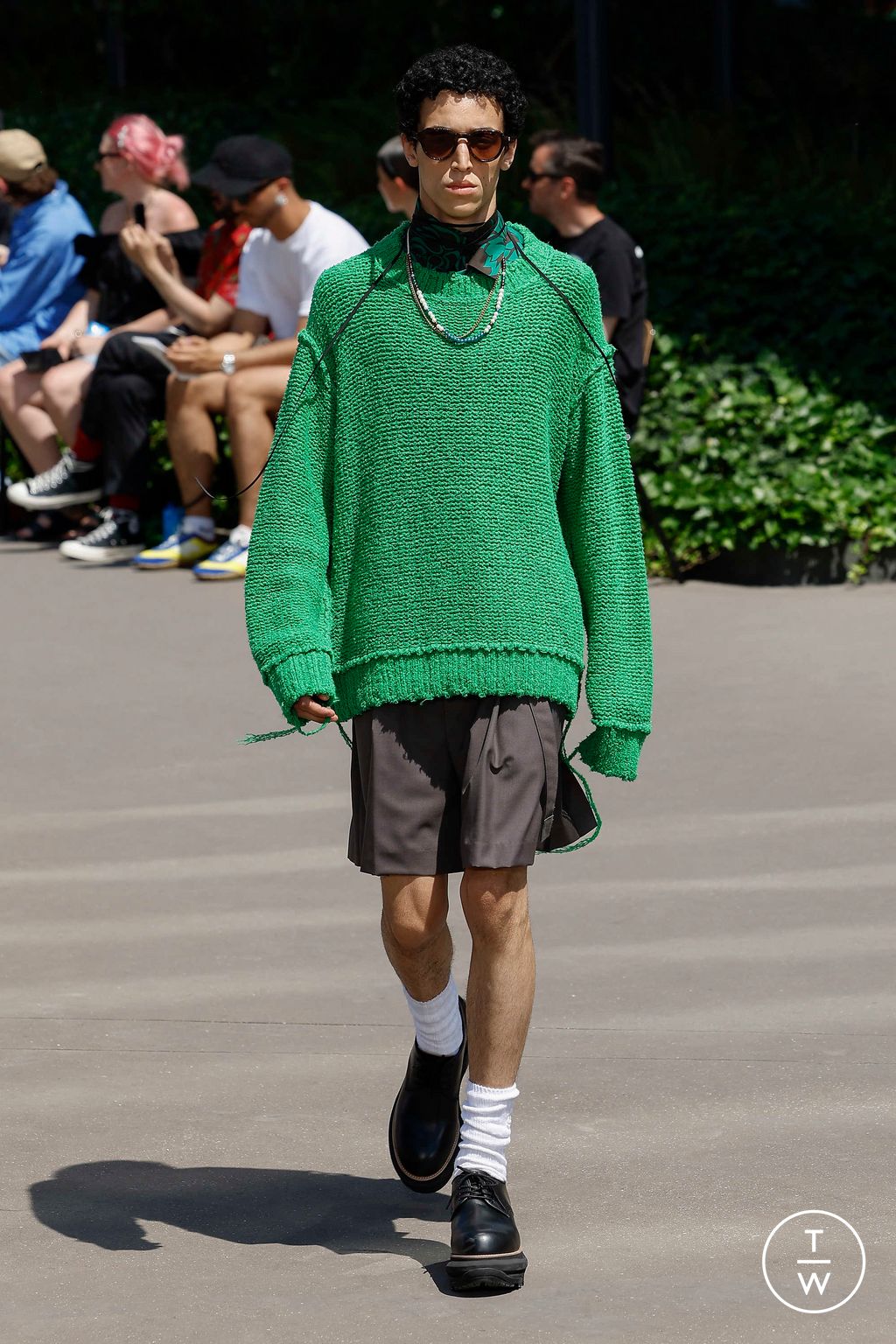Fashion Week Paris Spring/Summer 2024 look 24 from the Sacai collection 男装