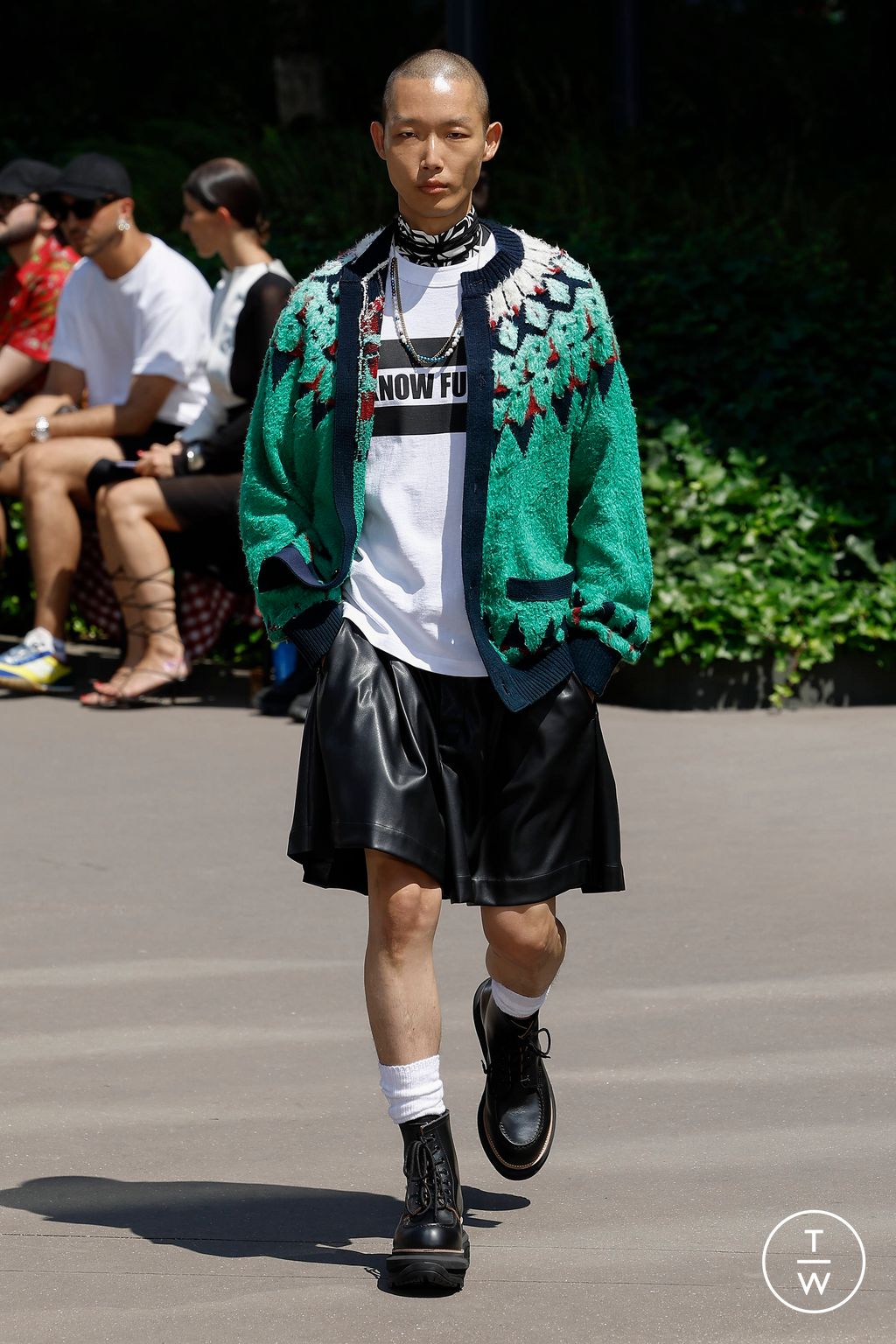 Fashion Week Paris Spring/Summer 2024 look 31 from the Sacai collection 男装