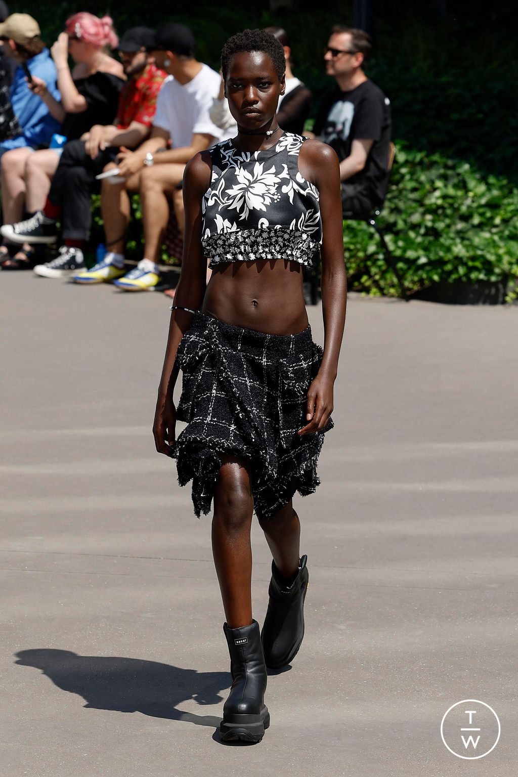 Fashion Week Paris Spring/Summer 2024 look 36 from the Sacai collection 男装