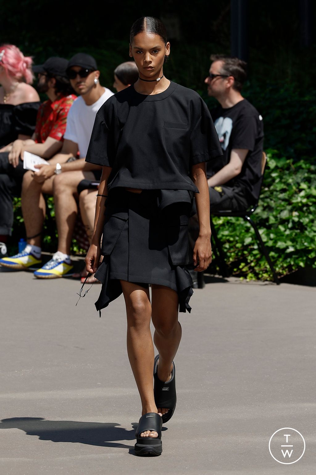 Fashion Week Paris Spring/Summer 2024 look 39 from the Sacai collection 男装