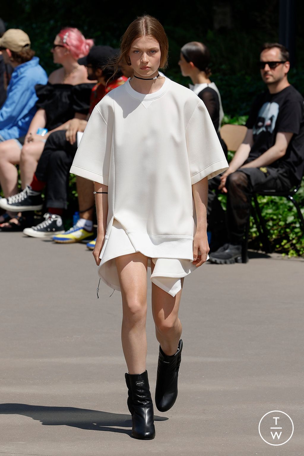 Fashion Week Paris Spring/Summer 2024 look 40 de la collection Sacai menswear