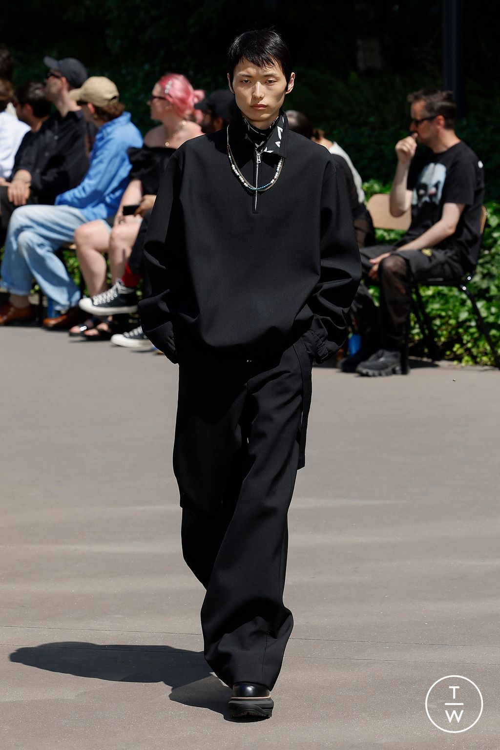 Fashion Week Paris Spring/Summer 2024 look 43 from the Sacai collection menswear