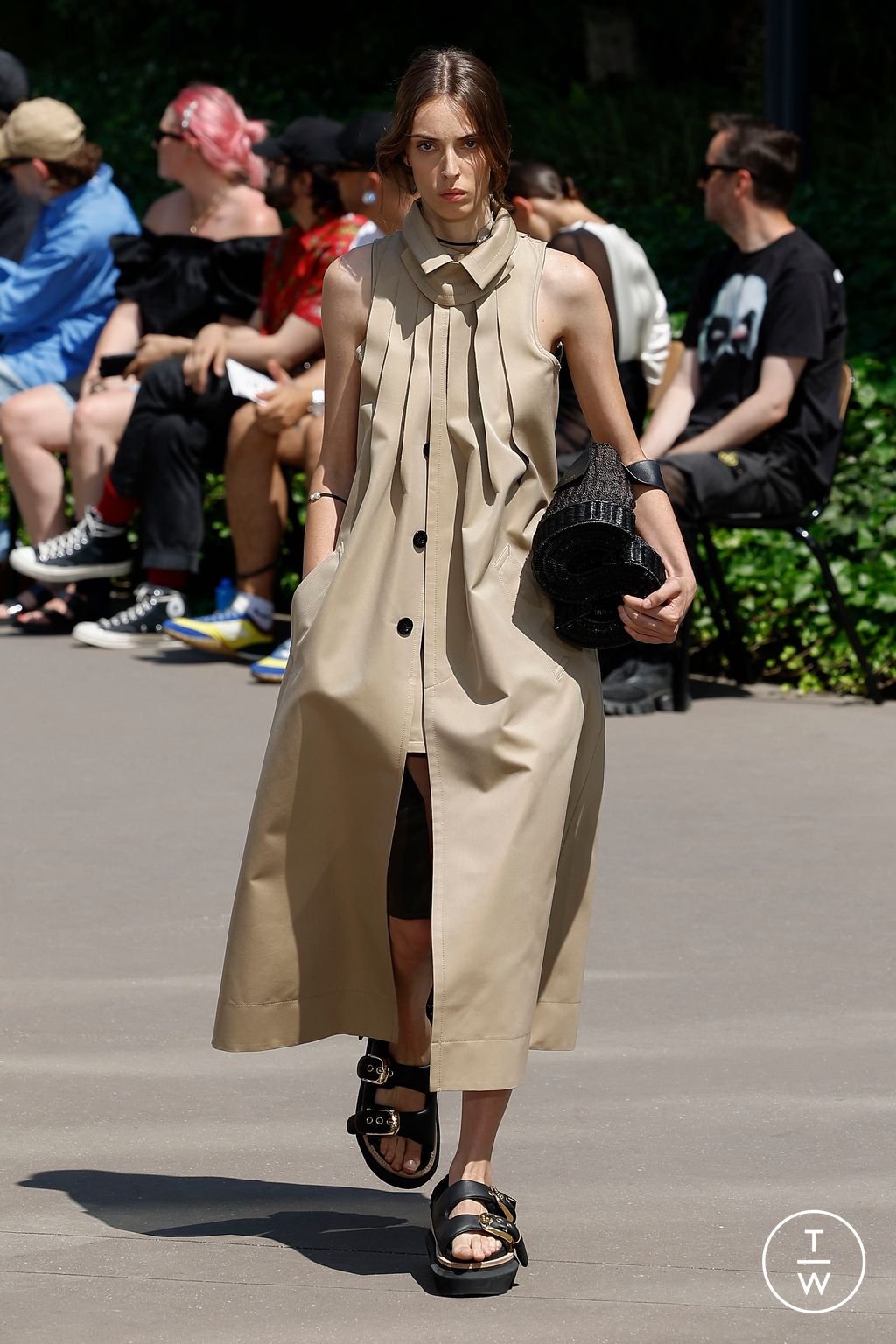 Fashion Week Paris Spring/Summer 2024 look 44 from the Sacai collection 男装