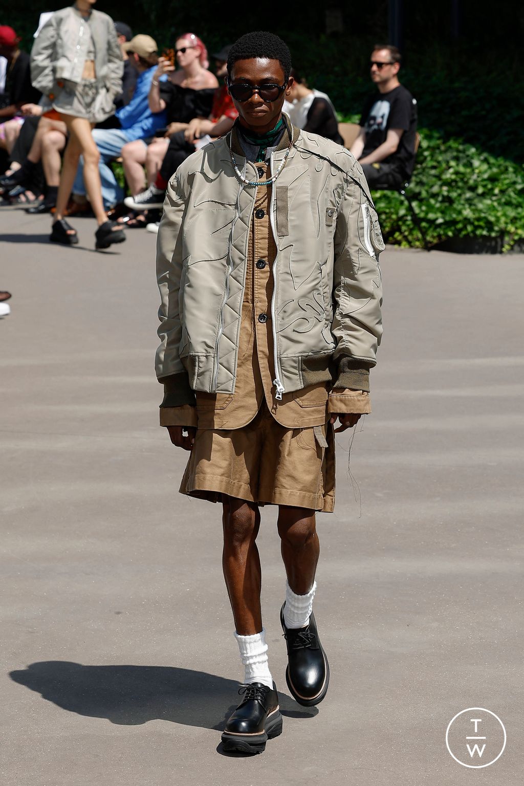 Fashion Week Paris Spring/Summer 2024 look 47 from the Sacai collection 男装