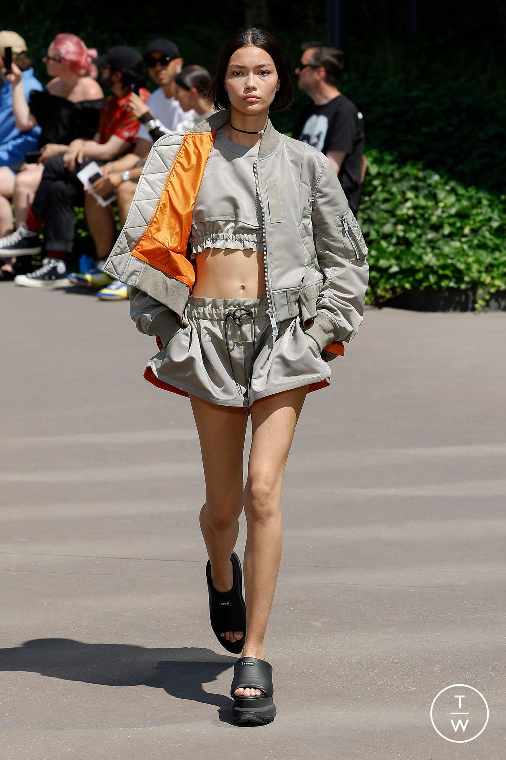 Fashion Week Paris Spring/Summer 2024 look 48 from the Sacai collection 男装