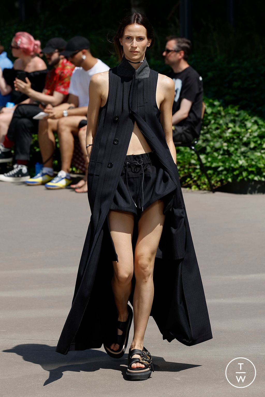 Fashion Week Paris Spring/Summer 2024 look 52 from the Sacai collection 男装
