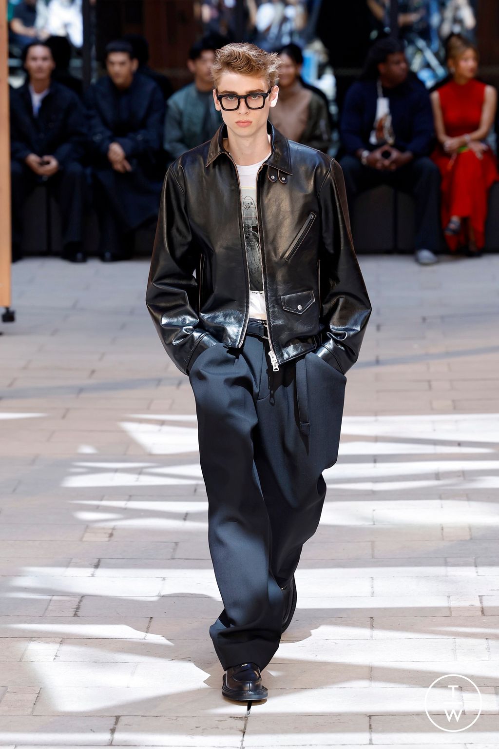 Fashion Week Paris Spring-Summer 2025 look 1 from the Sacai collection menswear