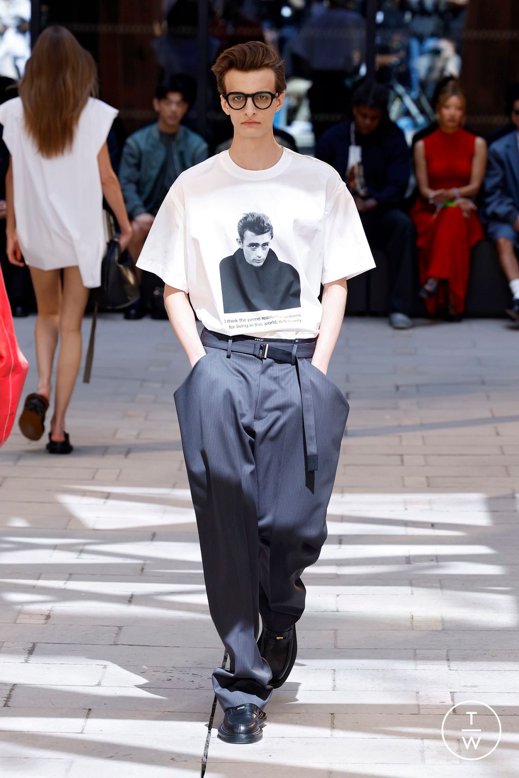 Fashion Week Paris Spring-Summer 2025 look 9 from the Sacai collection 男装