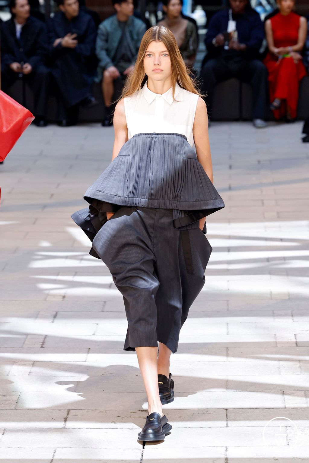 Fashion Week Paris Spring-Summer 2025 look 10 de la collection Sacai menswear