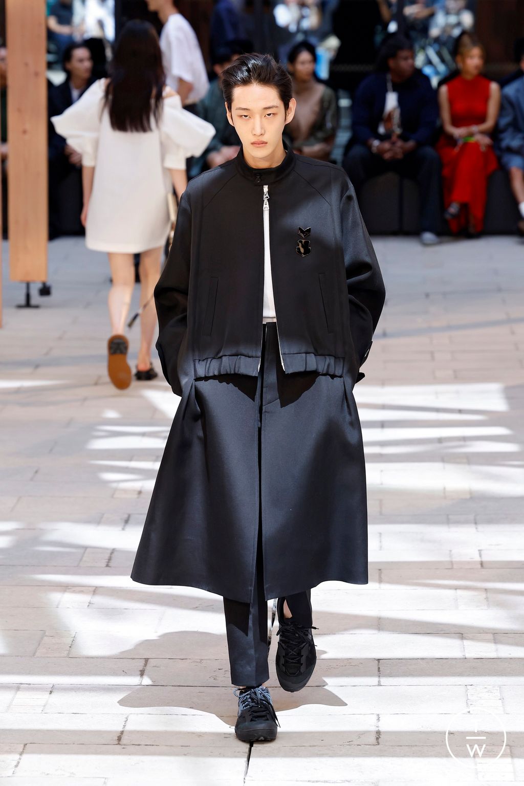 Fashion Week Paris Spring-Summer 2025 look 12 from the Sacai collection menswear