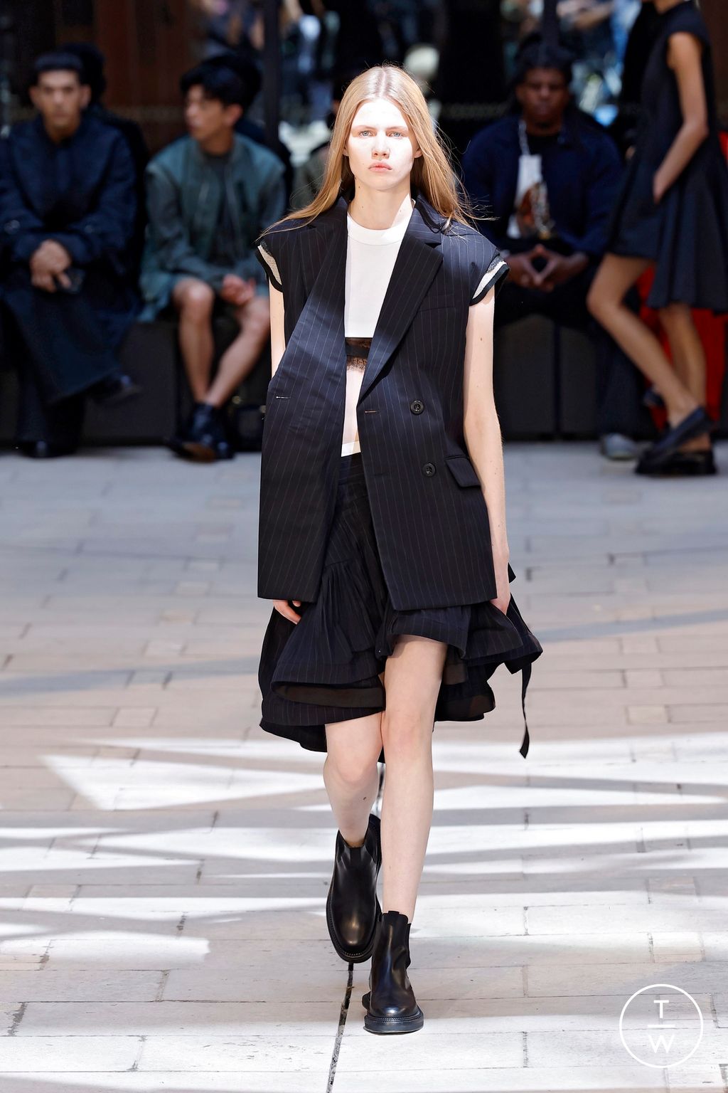 Fashion Week Paris Spring-Summer 2025 look 17 de la collection Sacai menswear