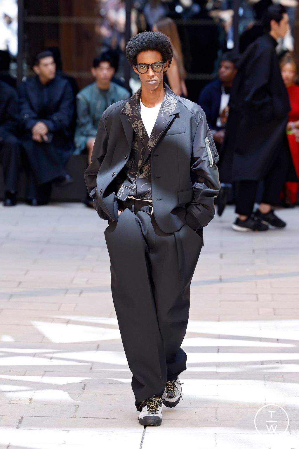 Fashion Week Paris Spring-Summer 2025 look 19 from the Sacai collection menswear