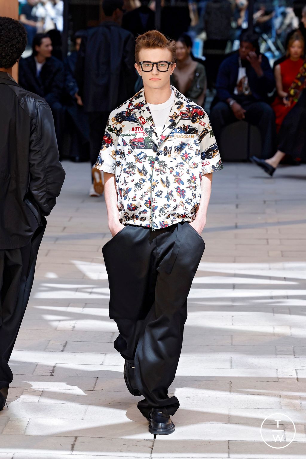 Fashion Week Paris Spring-Summer 2025 look 25 from the Sacai collection 男装