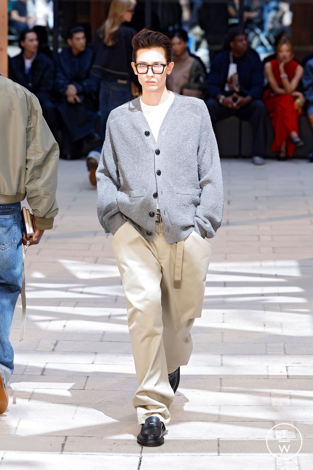 Fashion Week Paris Spring-Summer 2025 look 37 from the Sacai collection menswear