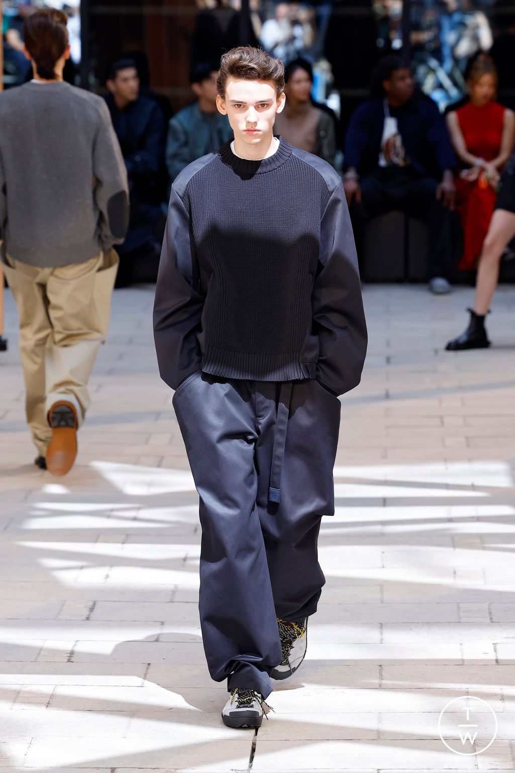 Fashion Week Paris Spring-Summer 2025 look 43 from the Sacai collection 男装