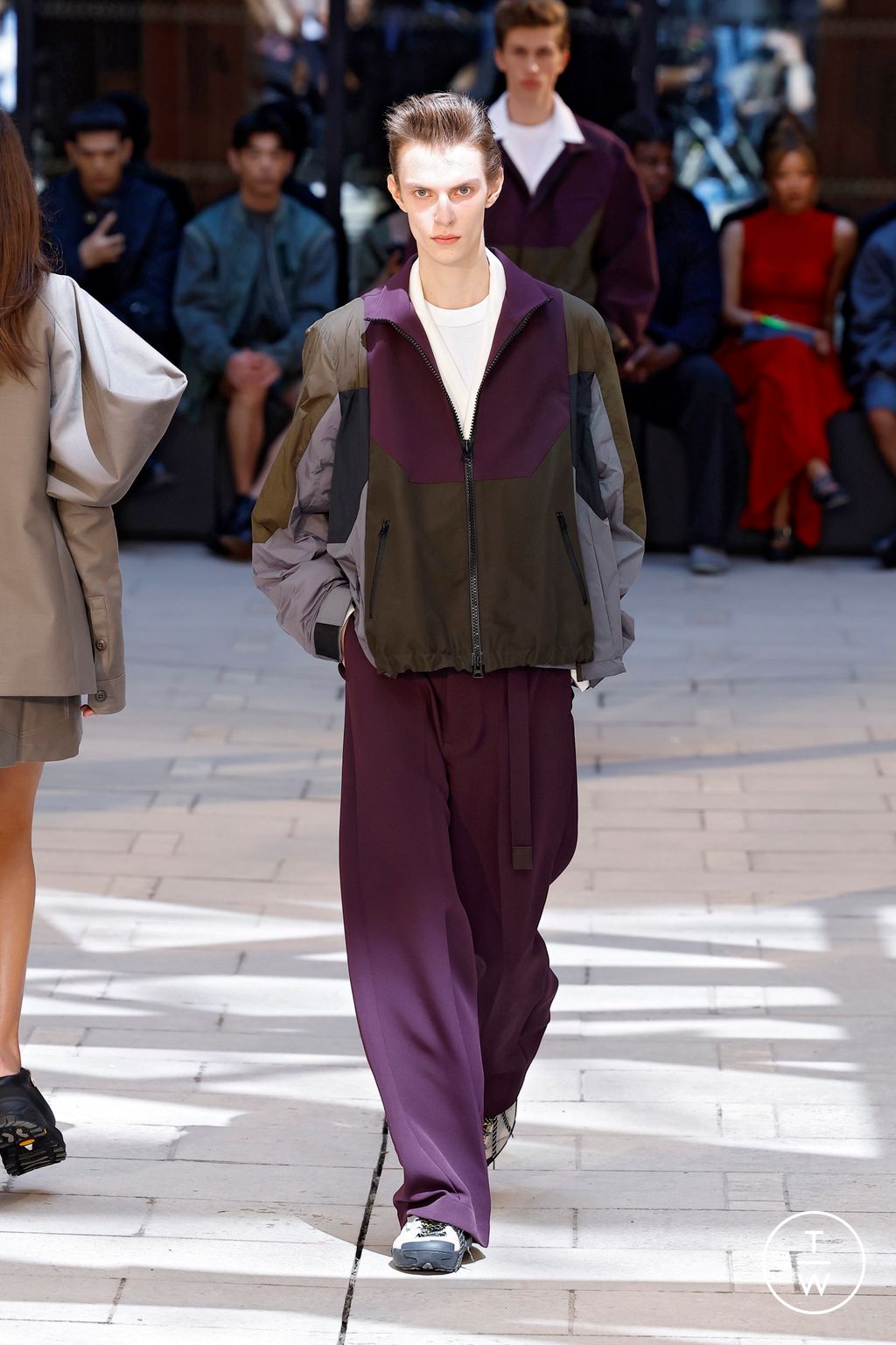 Fashion Week Paris Spring-Summer 2025 look 52 from the Sacai collection menswear
